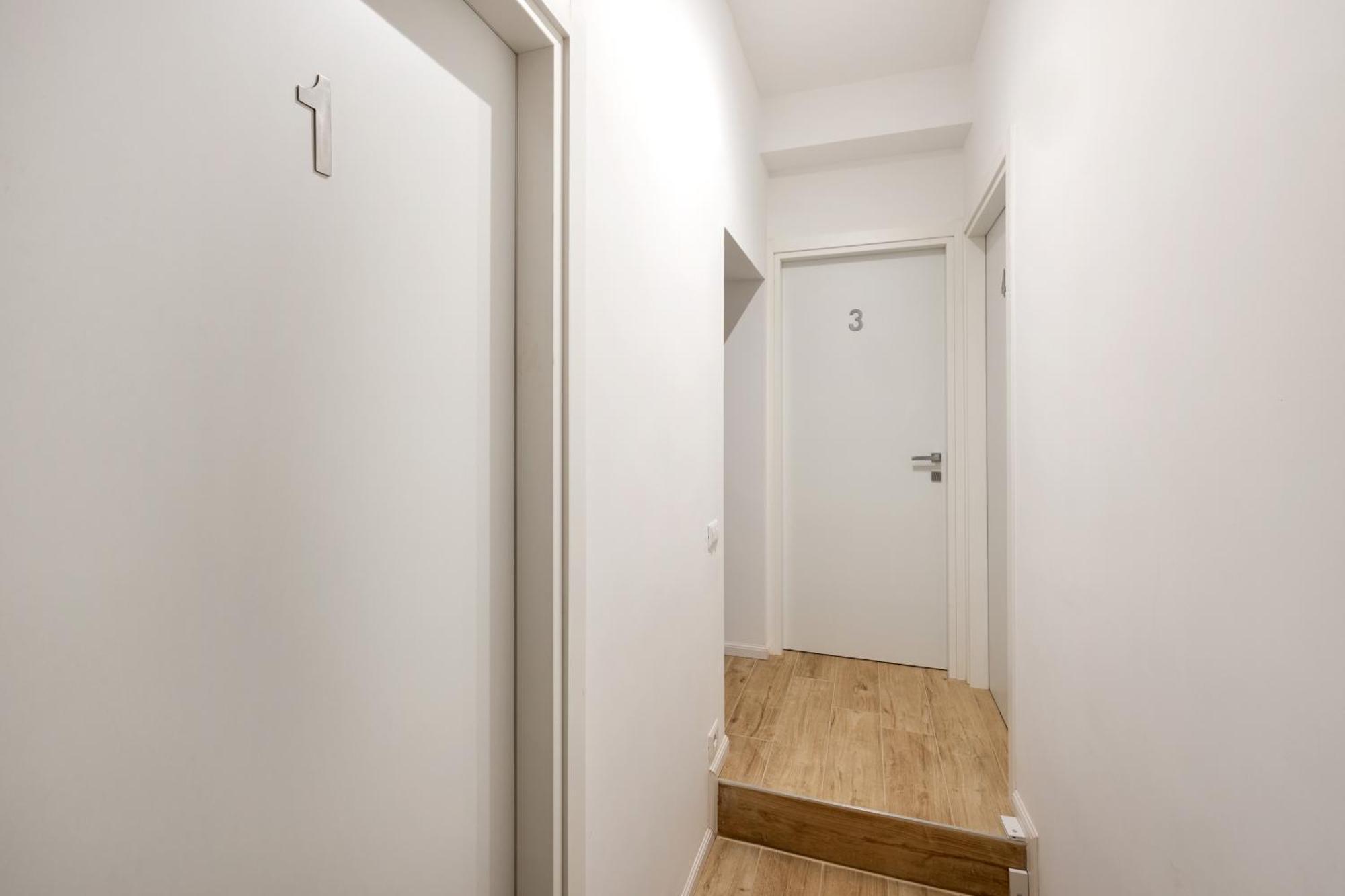 White Flat Labicana — Foto 2