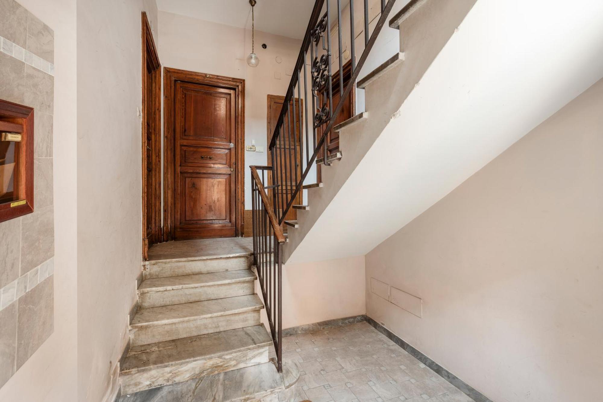 White Flat Labicana, Rome